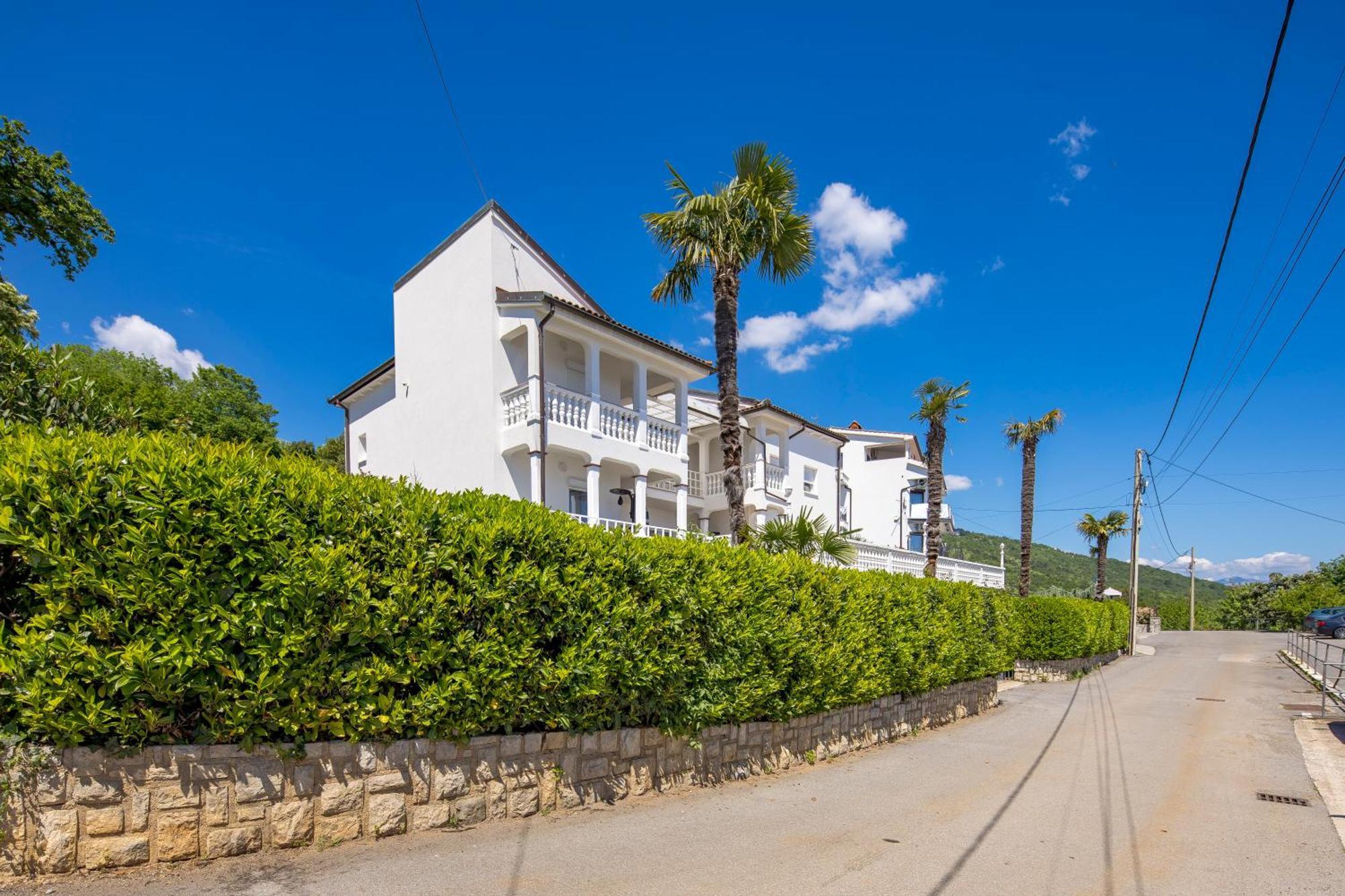 Villa Garden Apartment With Pool Opatija Buitenkant foto