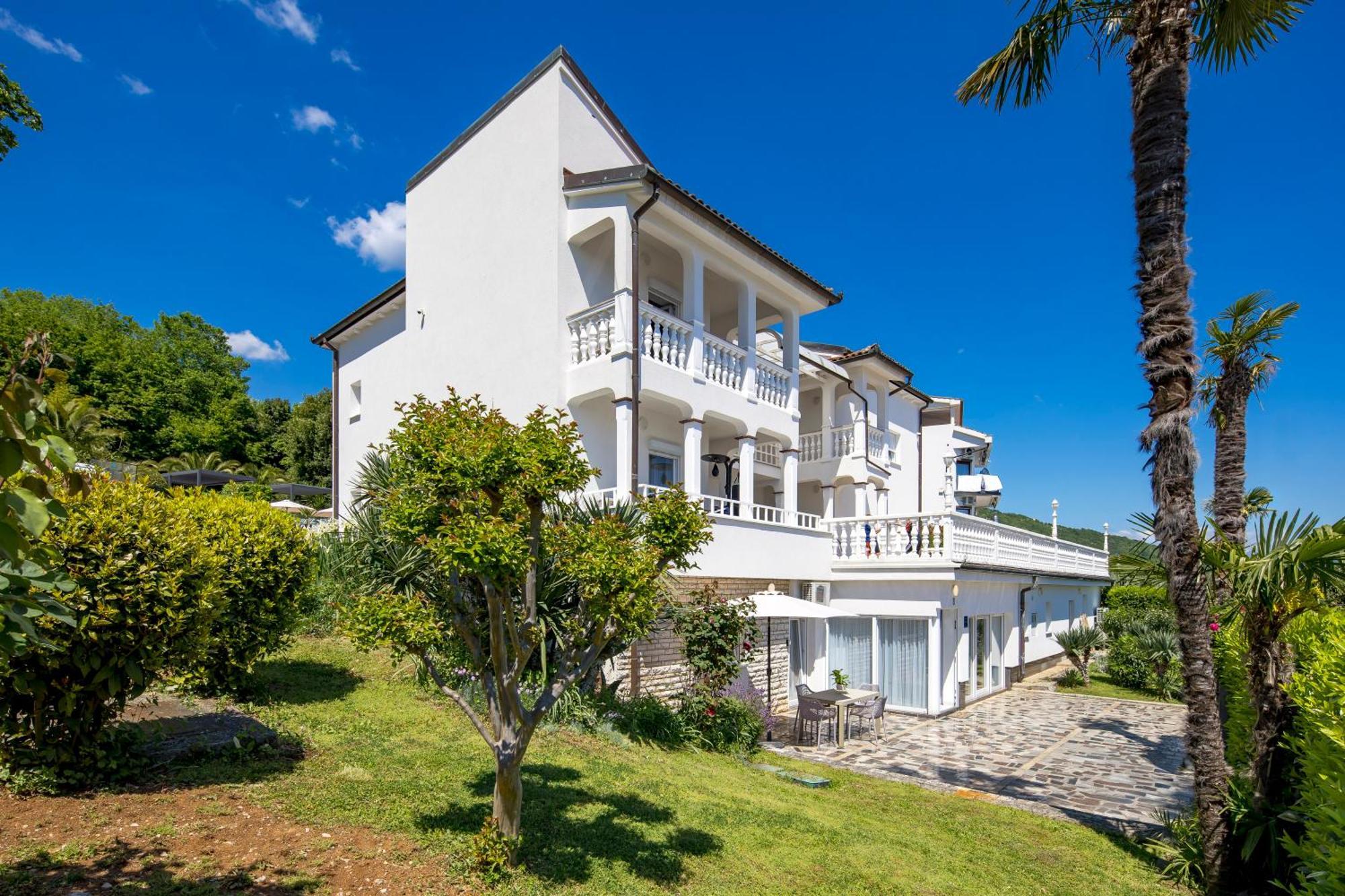 Villa Garden Apartment With Pool Opatija Buitenkant foto